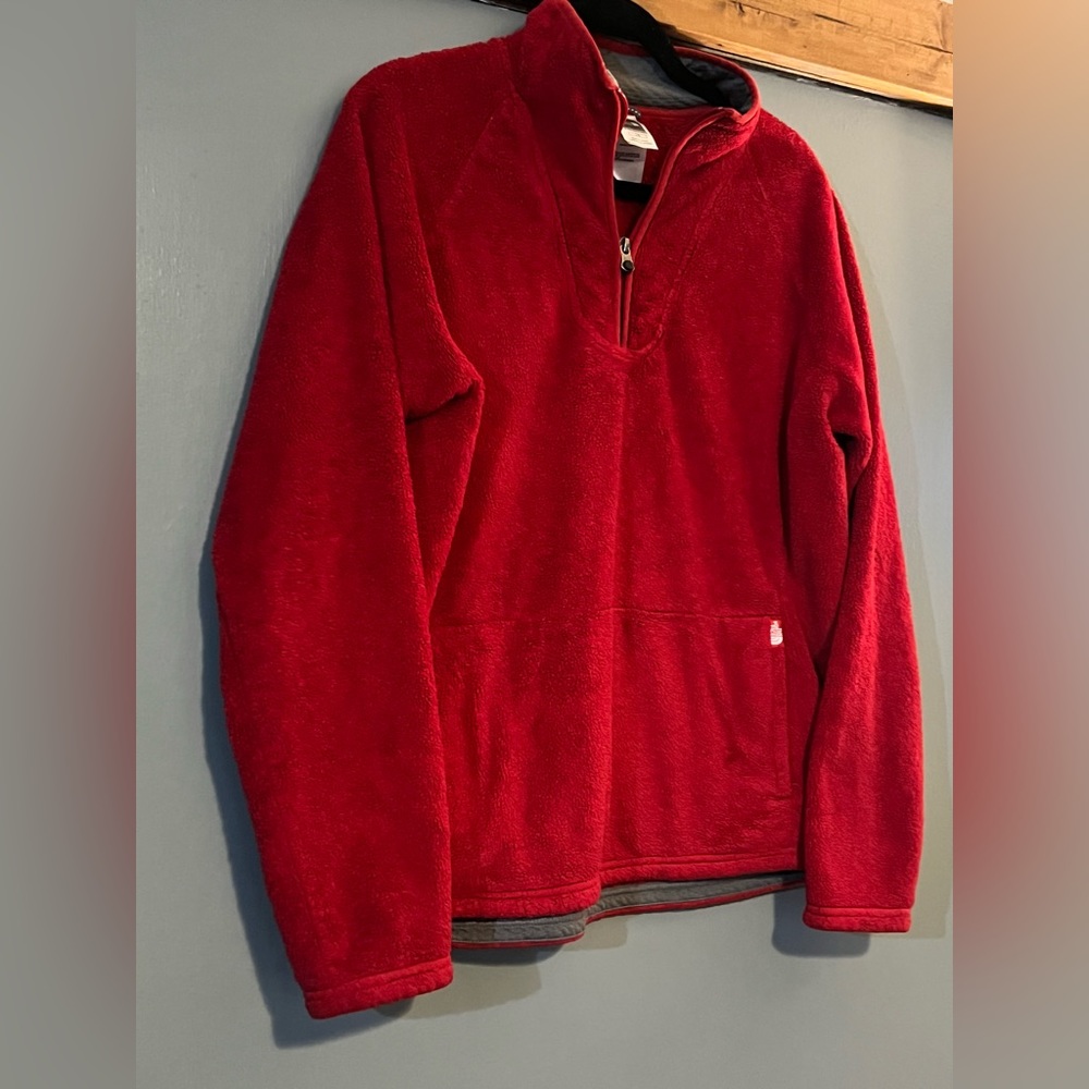The North Face Women’s ruby red fleece 1/4 Zip pull over size Lg